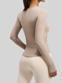 V-Neck Long-Sleeved Pleated Fitted and Slimming Sports Top