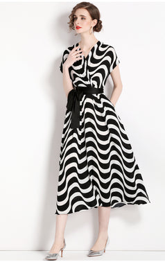 V-Neck Short Sleeve Waist Slimming Large Skirt Black and White Striped Dress