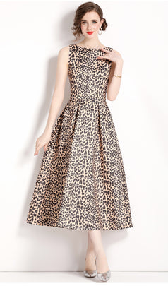 Vintage Leopard Print Sleeveless, High-Waisted Dress with Slim Waist and Full Skirt