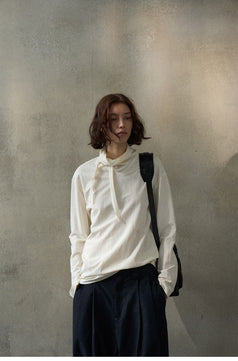 A Stylish, Casual, Simple And Slimming Commuting Blouse