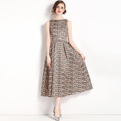Vintage Leopard Print Sleeveless, High-Waisted Dress with Slim Waist and Full Skirt