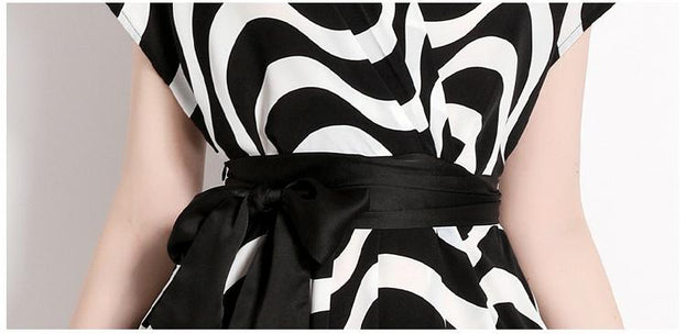 V-Neck Short Sleeve Waist Slimming Large Skirt Black and White Striped Dress