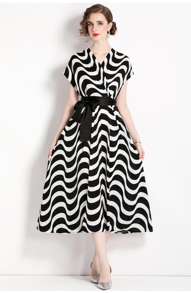 V-Neck Short Sleeve Waist Slimming Large Skirt Black and White Striped Dress