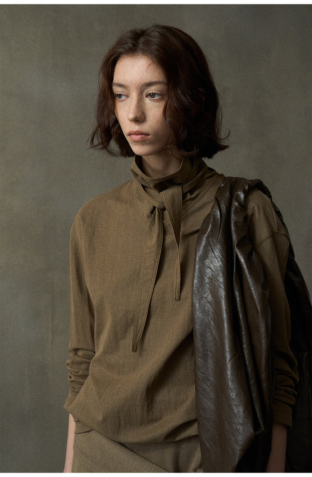 A Stylish, Casual, Simple And Slimming Commuting Blouse