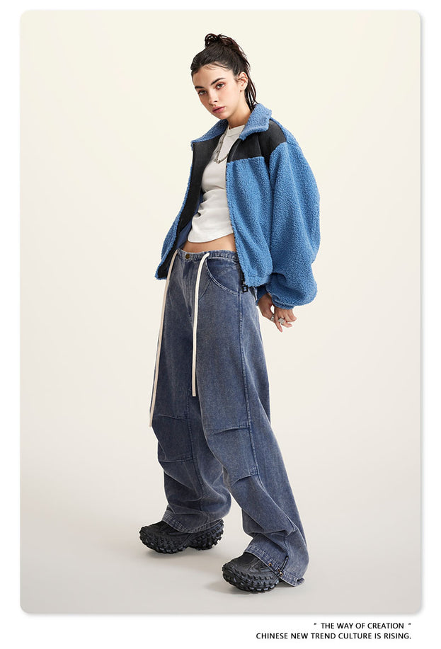 A Trendy Hot Girl's Color-matched Commuter Sweatshirt