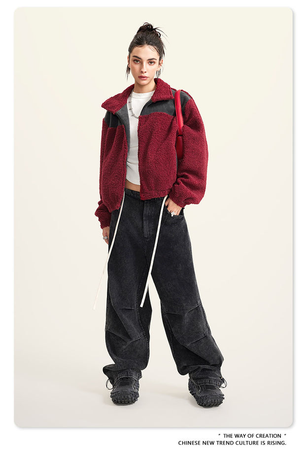A Trendy Hot Girl's Color-matched Commuter Sweatshirt