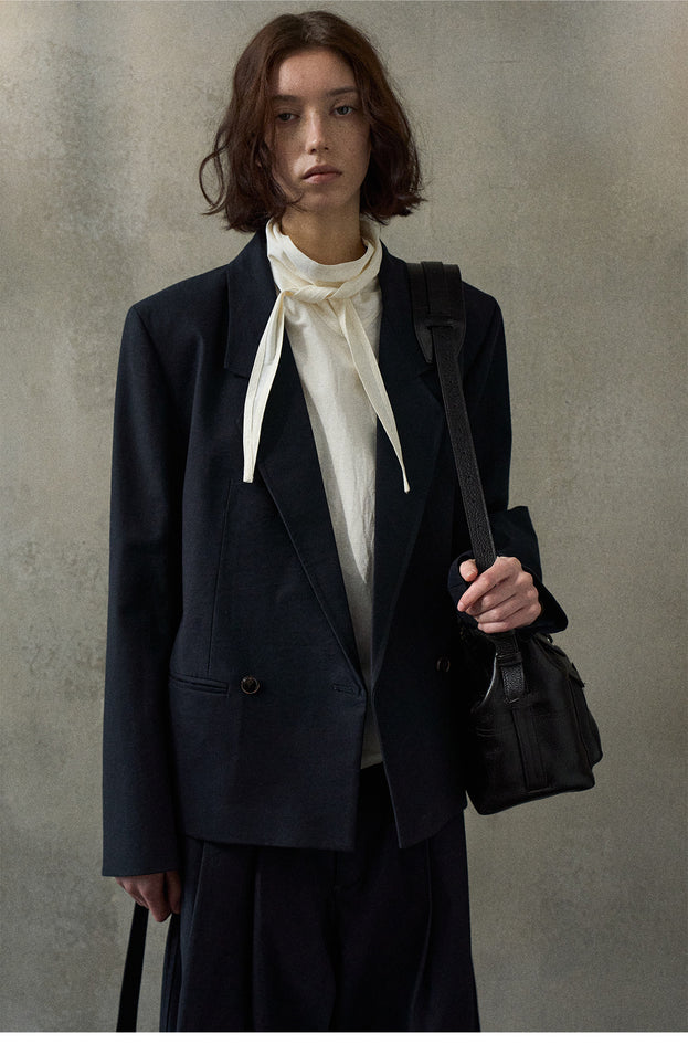 Fashionable, Casual And Comfortable Commuting Women Blazer
