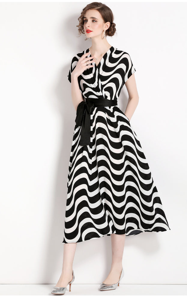 V-Neck Short Sleeve Waist Slimming Large Skirt Black and White Striped Dress