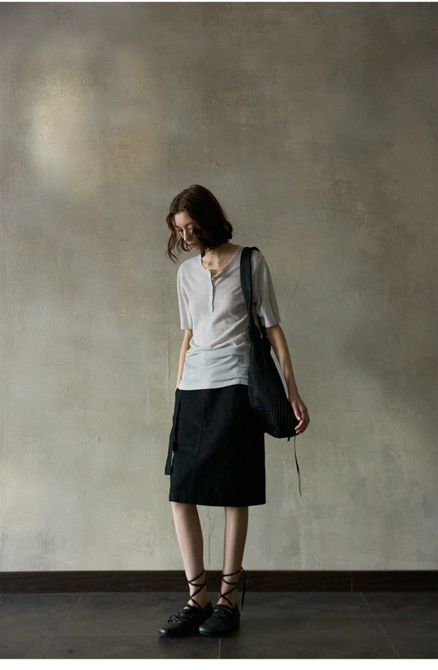 A Weathered And Aged, Slimming, Simple And Versatile Commuting Skirt