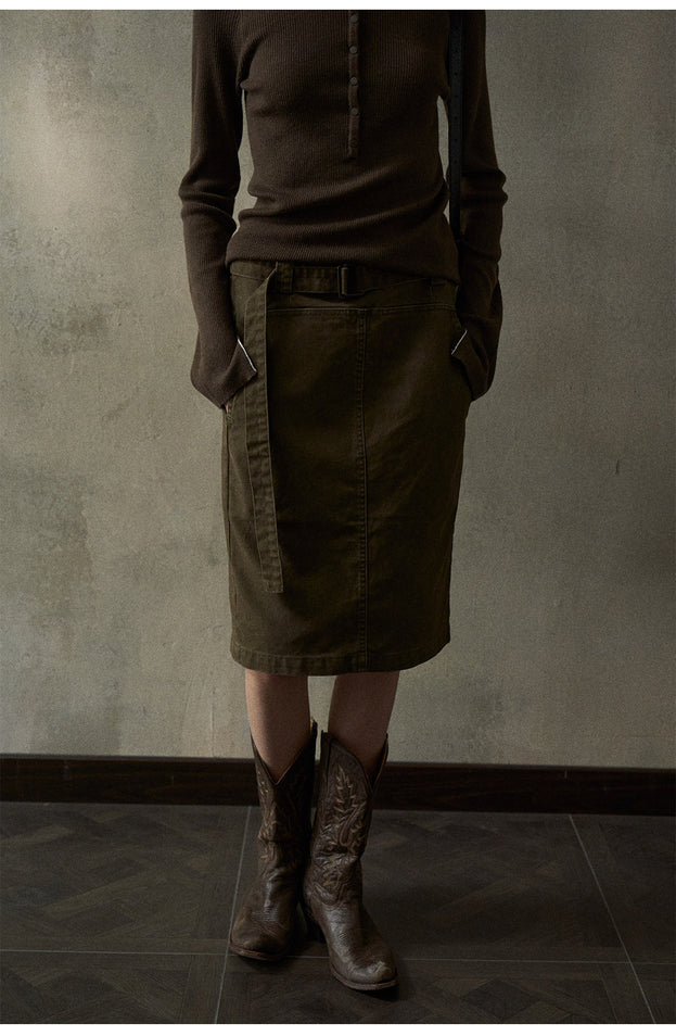 A Weathered And Aged, Slimming, Simple And Versatile Commuting Skirt