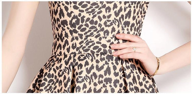Vintage Leopard Print Sleeveless, High-Waisted Dress with Slim Waist and Full Skirt