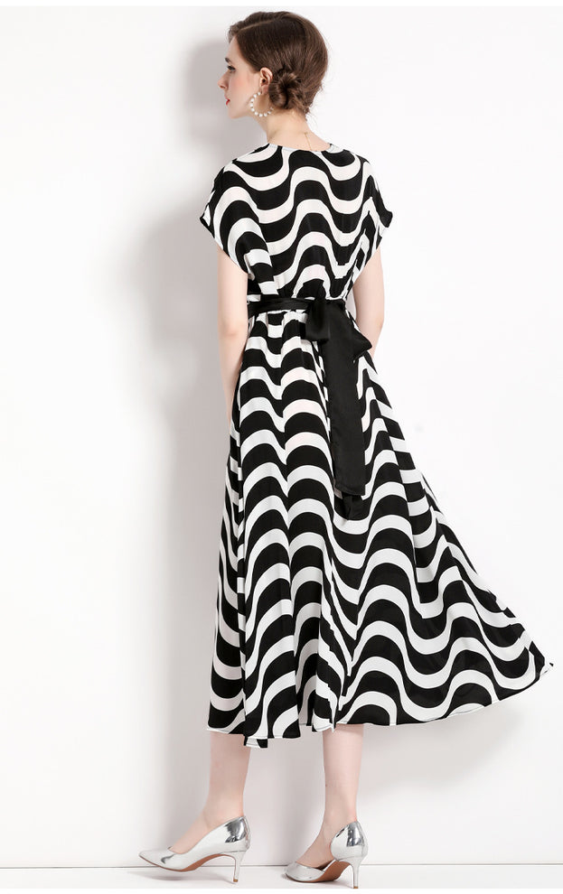 V-Neck Short Sleeve Waist Slimming Large Skirt Black and White Striped Dress
