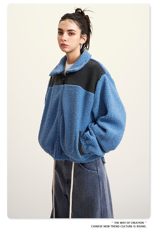 A Trendy Hot Girl's Color-matched Commuter Sweatshirt