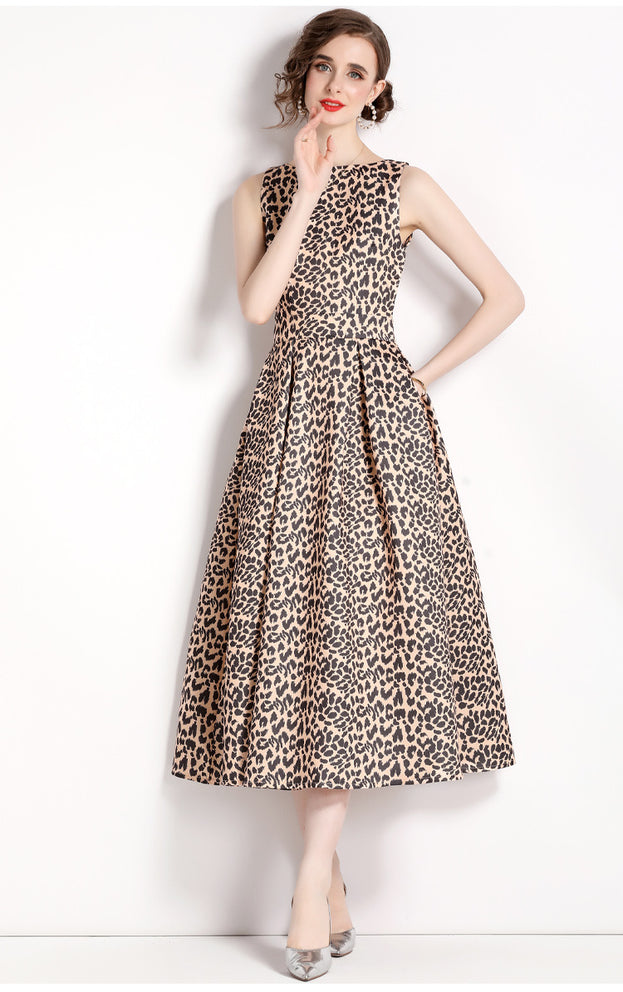 Vintage Leopard Print Sleeveless, High-Waisted Dress with Slim Waist and Full Skirt