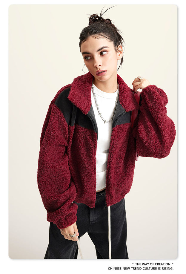 A Trendy Hot Girl's Color-matched Commuter Sweatshirt
