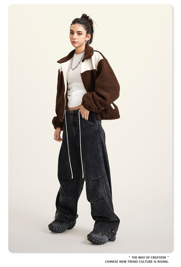 A Trendy Hot Girl's Color-matched Commuter Sweatshirt