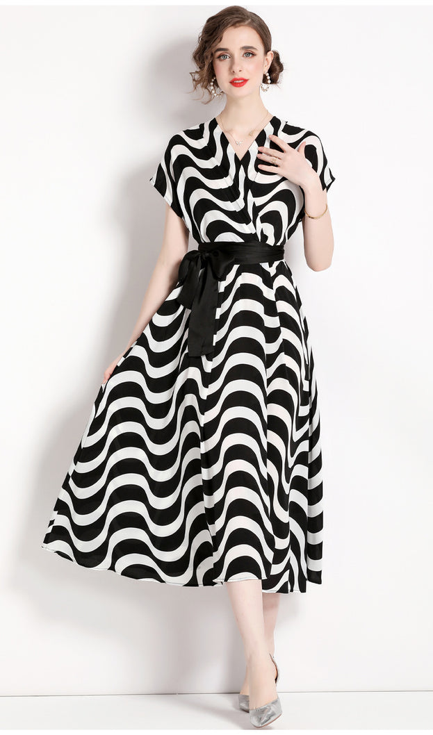V-Neck Short Sleeve Waist Slimming Large Skirt Black and White Striped Dress