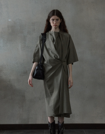 A Comprehensive, Fashionable, Close-fitting And Casual Button-neck Women's Dress